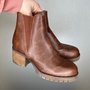 MIA Brown Pebbled Faux Leather Lug Sole Chelsea Ankle Boots Womens 7.5 Wood Heel